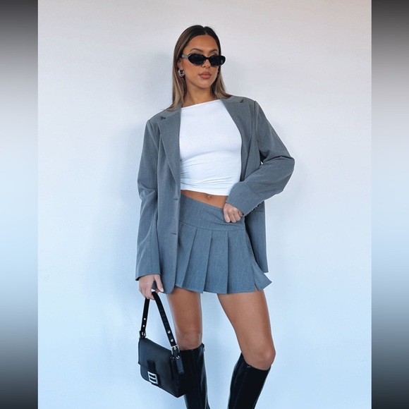 NWT White Fox Boutique gray mini skirt in size US XS - Picture 2 of 6